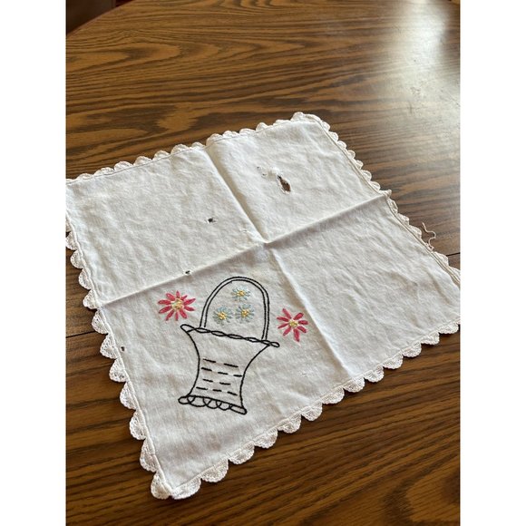 Tea towels and embroidered pieces vintage cottage core - Picture 9 of 15